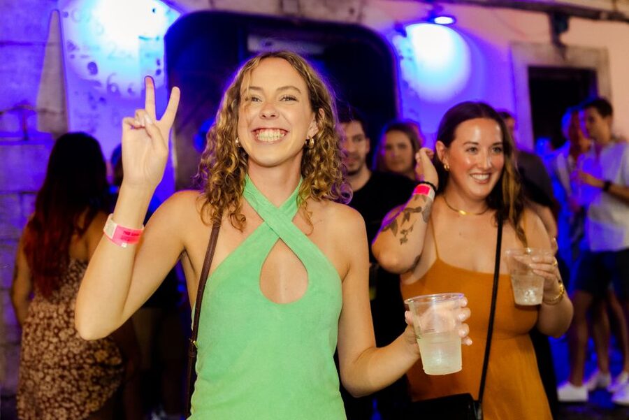 Lisbon Premium Pubcrawl: 1h Open Bar, Shots, VIP Club Entry - The Deals, Games, and the Real Purpose: Meeting People Fast
