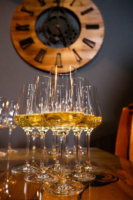 Lisbon: Premium Wine and Tapas Tasting Session - Lisbon Winery: a wine tasting that stays put