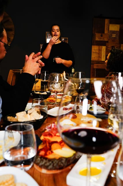Lisbon: Premium Wine and Tapas Tasting Session - How the sommelier builds your 5-wine flight