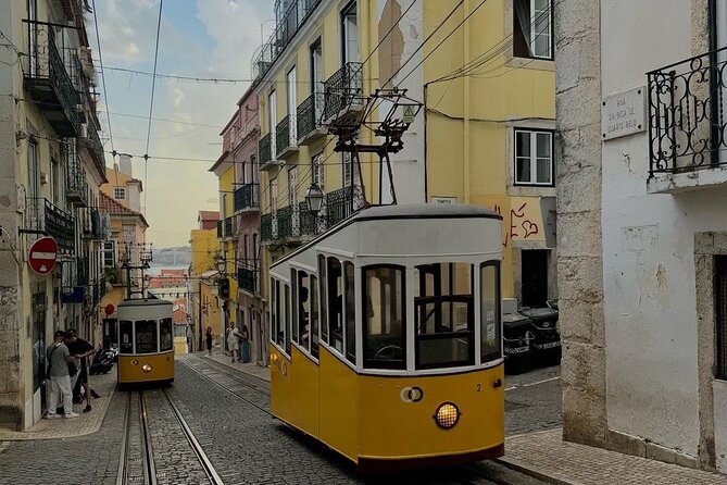 Lisbon Private 6h Customizable Tour with Transportation - Lisbon Cathedral (Sé de Lisboa): Romanesque power with bell tower limits