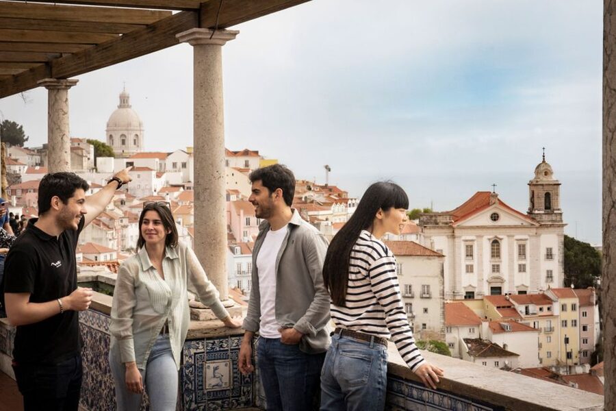 Lisbon: Private Boat Trip, Guided Walking Tour, Bike & Tram - The yellow tram-style segment: how to plan when service is down
