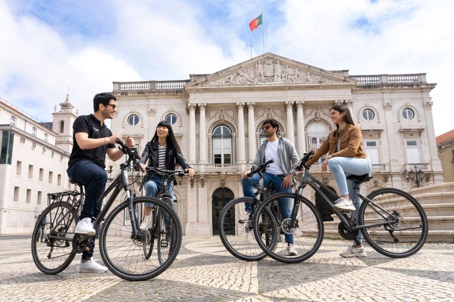 Lisbon: Private Boat Trip, Guided Walking Tour, Bike & Tram - Price and logistics: what $206 buys you in real value