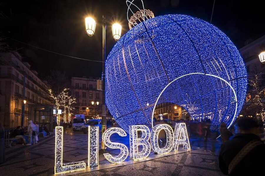 Lisbon: Private Christmas Lights Tour by Eco Tuk Tuk - Viewpoint Time: San Pedro de Alcântara in the Holiday Glow