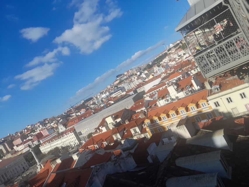 Lisbon: Private Eco Tuk-Tuk Tour for 2 Hours - Viewpoints and photo stops: how the tour turns scenery into understanding