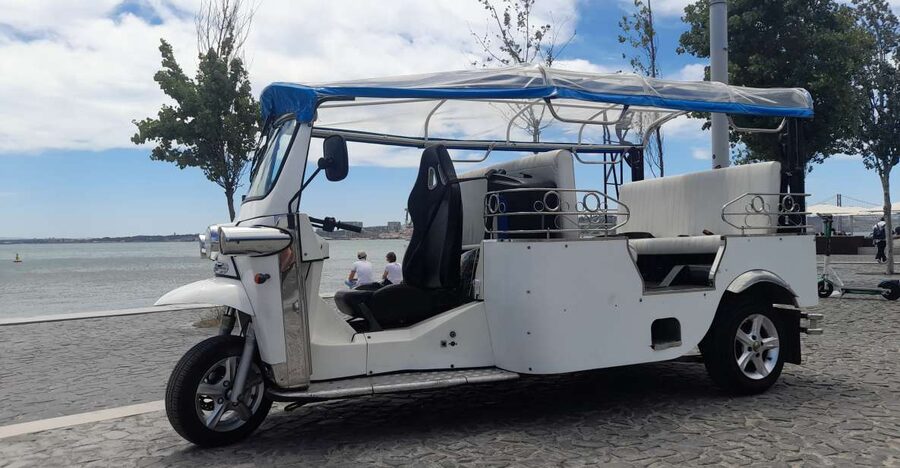 Lisbon: Private Eco Tuk-Tuk Tour for 2 Hours - Alfama, Graça, and Mouraria: the real-feeling Lisbon route