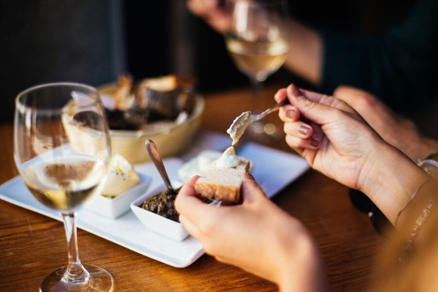 Lisbon: Private Evening Tour with Drinks & Bites in Alfama - The guide experience: why names like Elisa, Pedro, and Lu stand out