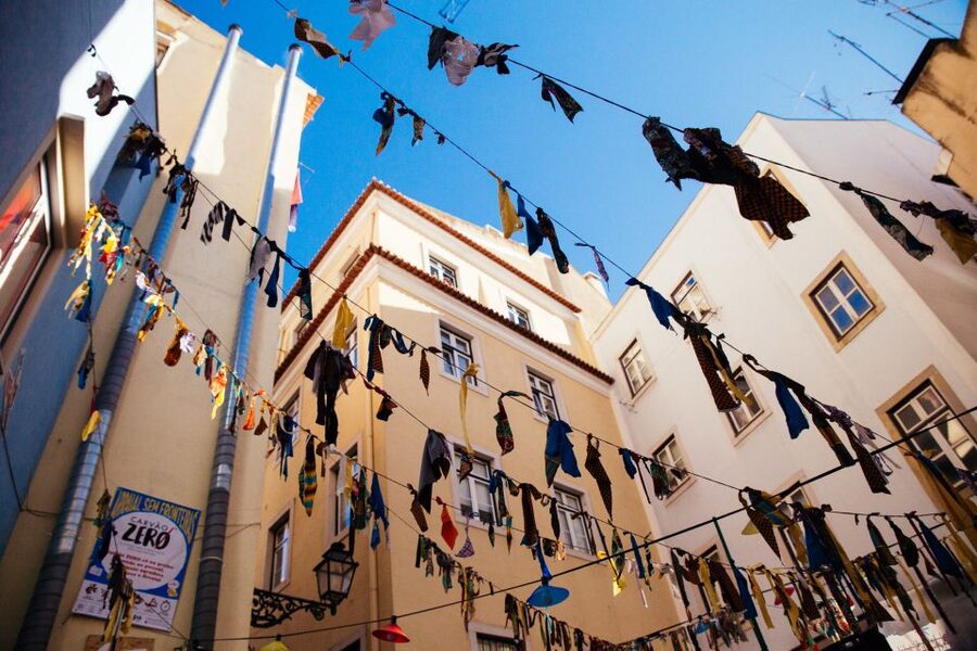 Lisbon: Private Evening Tour with Drinks & Bites in Alfama - Who should book this Alfama drinks and bites tour