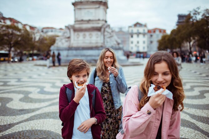 Lisbon Private Family Tour Castle Visit , Local Tastings & Games - Castelo de São Jorge: skip the line, then explore at your own pace