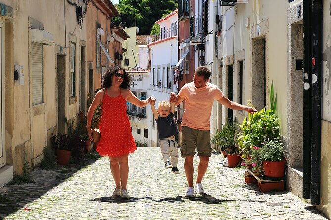Lisbon Private Family Tour Castle Visit , Local Tastings & Games - Arco do Triunfo and Rua dos Correeiros: Lisbon’s story at street level