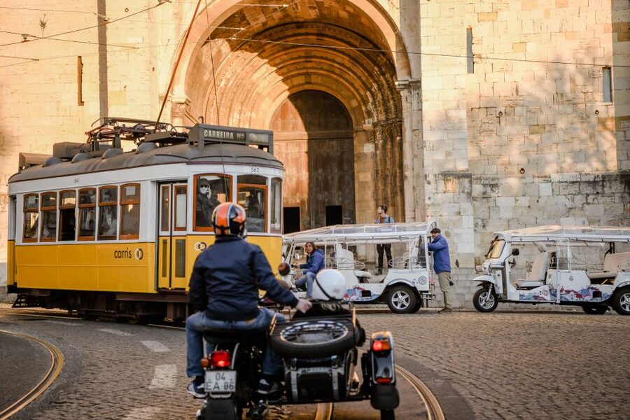 Lisbon: Private Food & Wine City Tour by Eco Tuk Tuk - National Pantheon area and Chafariz d’El-Rei: small stops, big payoffs