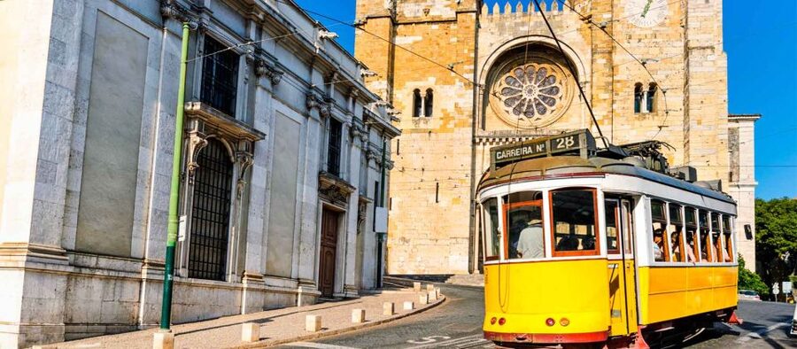 Lisbon: Private Full Day City Tour - From 25 de Abril Bridge to Christ the King: seeing Lisbon in layers