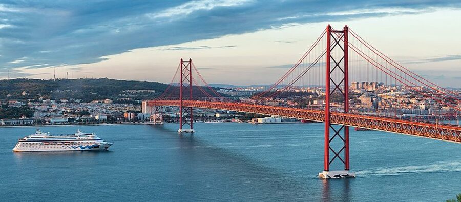 Lisbon: Private Full Day City Tour - Hotel pickup, bottled water, and WiFi on board
