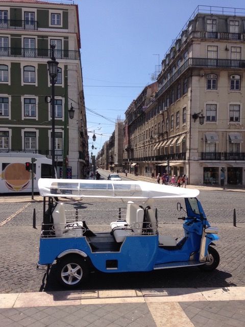 Lisbon: Private Guided Tour of Historical Center by Tuk Tuk - The 2.5-hour flow: how you cover the center without rushing