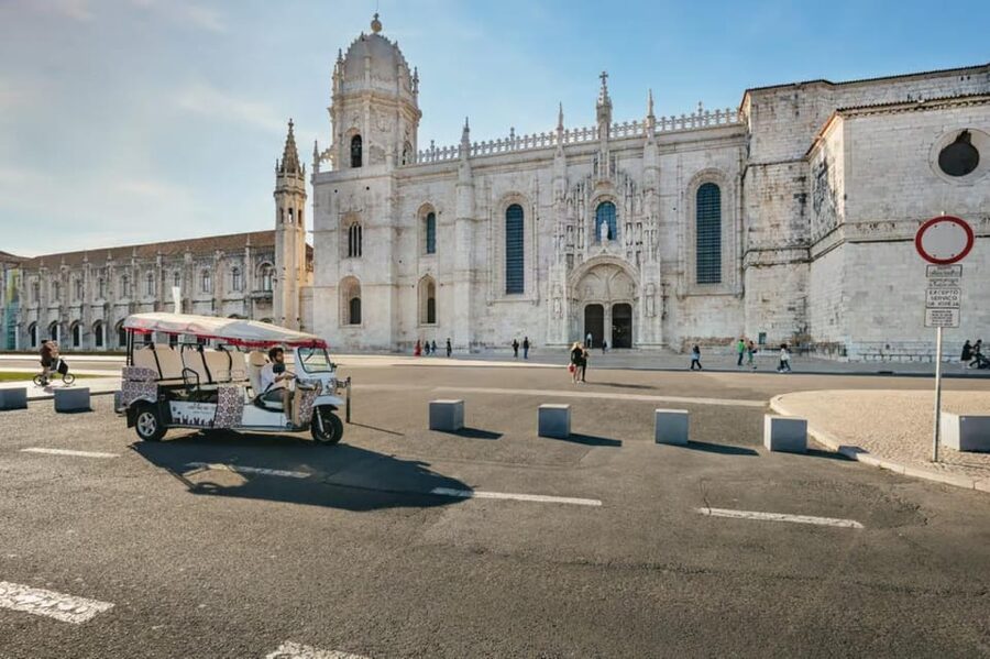 Lisbon: Private Guided Tuk-Tuk Tour with Hotel Pickup - Rossio Square and Santa Justa Lift: the pre-climb warm-up