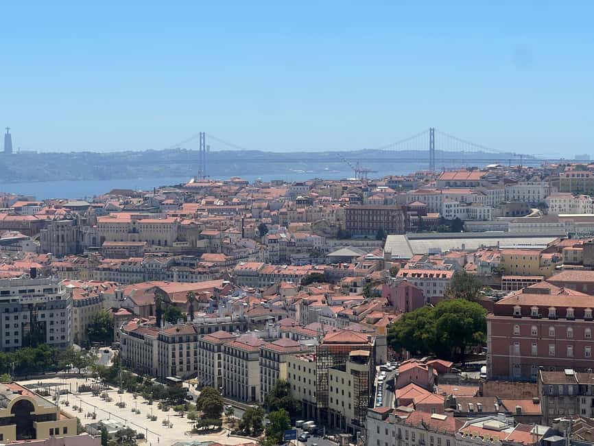 Lisbon: Private Guided TukTuk Tour Old Town 8-10 Spots - Graça and Senhora do Monte: the 180° panorama payoff