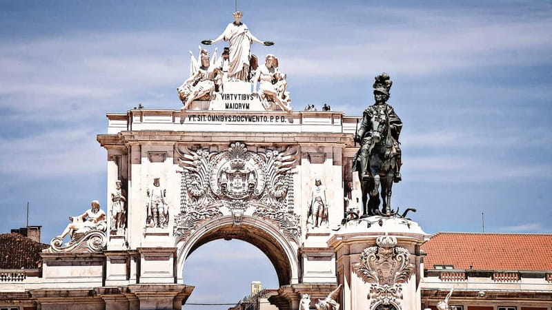 Lisbon: Private Guided Tuktuk Tour With History - Lisbon Cathedral and Santa Luzia: where the views start doing the work