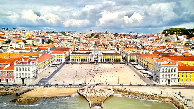 Lisbon: Private Guided Tuktuk Tour With History - Meeting at Sophia and setting off from Praça do Comércio