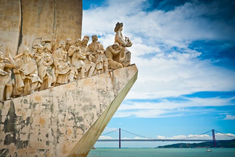 Lisbon: Private Half-Day Tour with Hotel Pickup - The Tejo River sweep: 25 de Abril Bridge and King Christ views