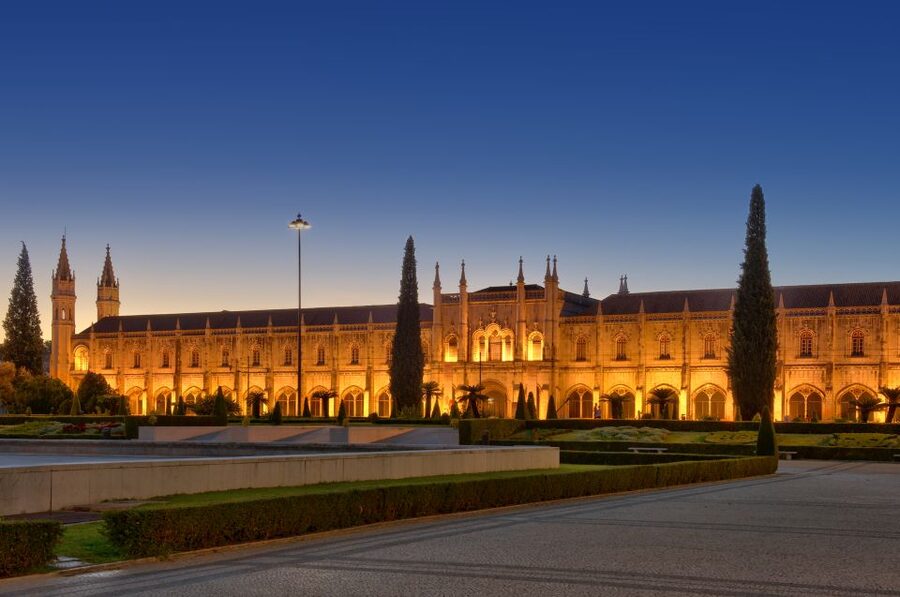 Lisbon: Private Half-Day Tour with Hotel Pickup - Baixa to Alfama: Lisbon Cathedral, Castle Quarter, and the oldest streets