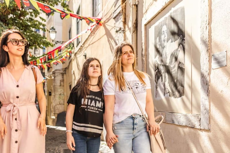 Lisbon, Private Highlights & Hidden Gems Tour with a Local - Meeting up in central Lisbon: “picked up on foot” makes sense