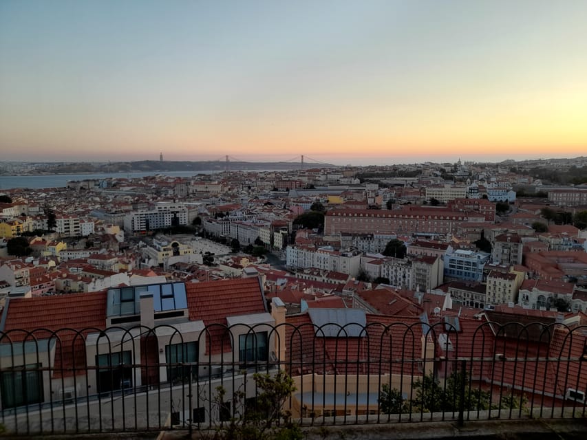 Lisbon: Private Highlights Tuk-Tuk Tour with Tapas and Wine - Key things to know before you go