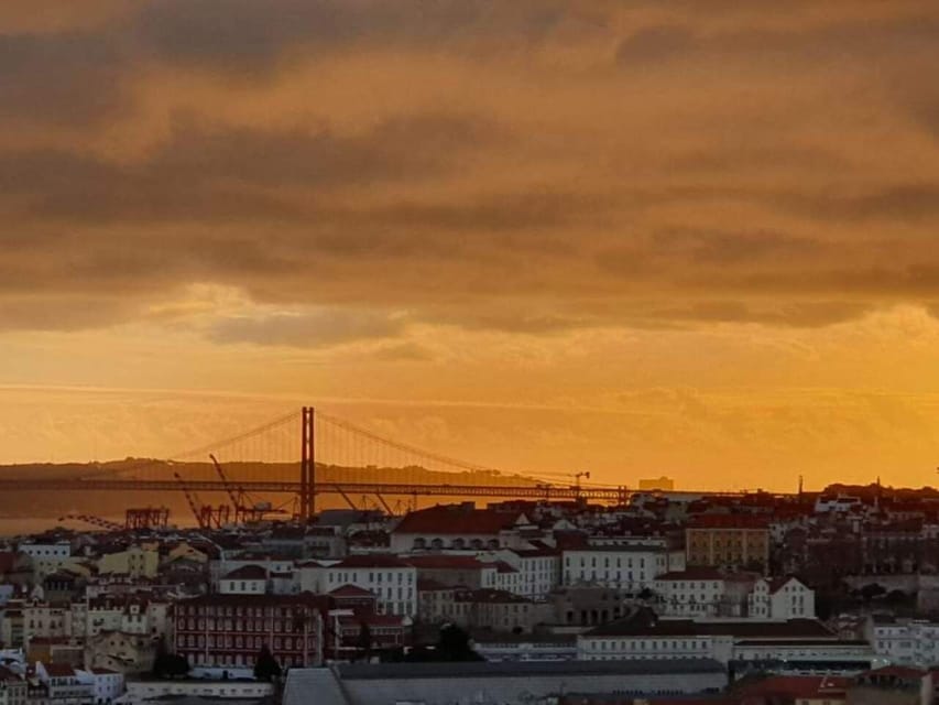 Lisbon: Private Highlights Tuk-Tuk Tour with Tapas and Wine - Why a 3-Hour Tuk-Tuk Sunset Tour Fits Lisbon So Well