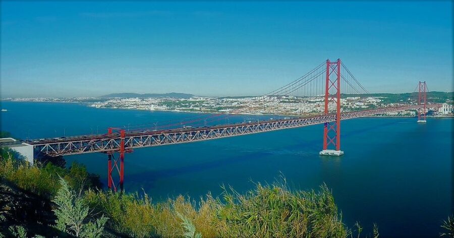 Lisbon: Private Luxury Coastline Tour - Cascais Pass-By and Guincho Beach: Two Coastal Moods