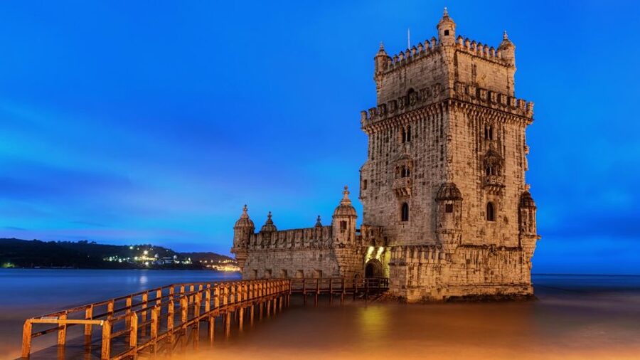 Lisbon: Private Luxury Tour to Belém, Cristo Rei and Alfama. - Praça do Comércio: Lisbon’s Riverfront Stage