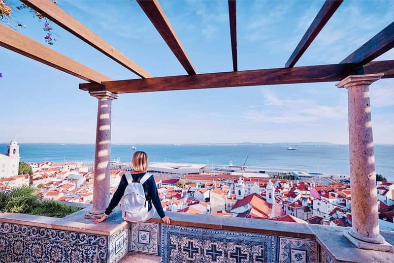 Lisbon: Private Old Town Tuk-Tuk Tour - The drive to Praça do Comércio and the river views