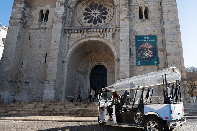 Lisbon: Private Professional Guided Tuk-tuk Tour - Alfama viewpoints in sequence: Portas do Sol and the Senhora do Monte perspective shift