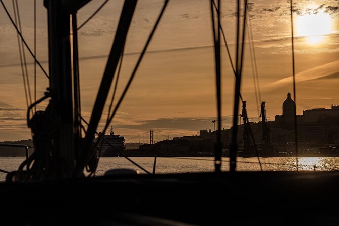 Lisbon: Private Sailing Tour Along the Tagus River - Drinks Included: Wine or Beer, Water, and What You Should Plan for Food