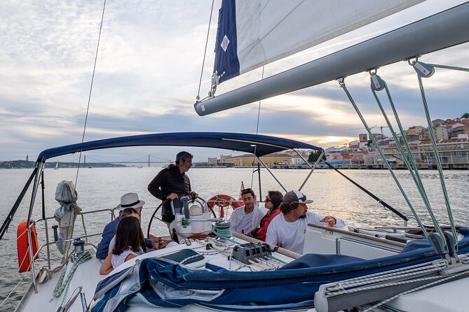 Lisbon: Private Sailing Tour Along the Tagus River - Where to Start: Finding Sailing With Sal at the Porto de Lisboa