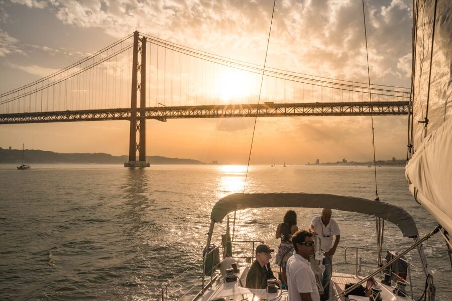 Lisbon: Private Sunset Cruise on the Tagus River with Drink - Crew, Commentary, and the Included Welcome Drink (What You Actually Get)