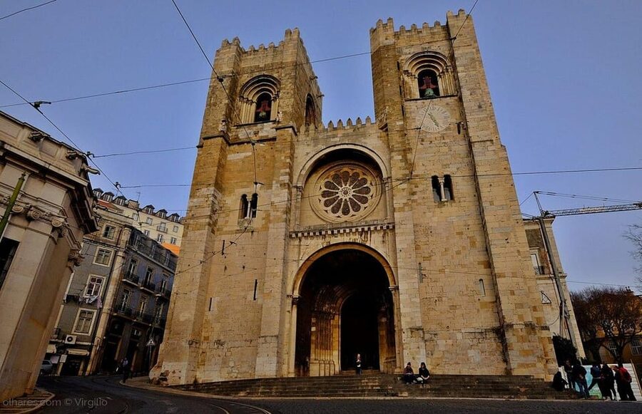 Lisbon: Private Tour by Tuk Tuk - The first miradouro stop: São Pedro de Alcântara with Castle views