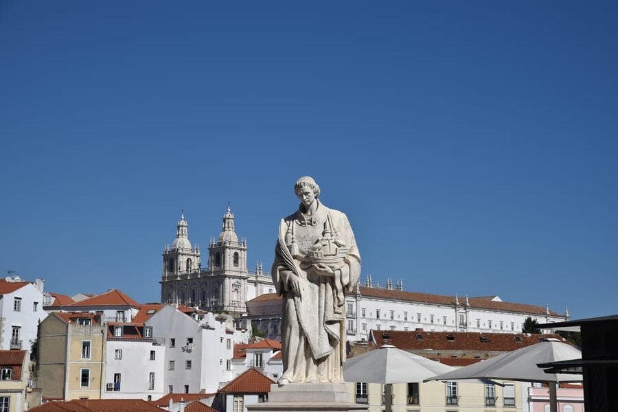 Lisbon Private Tour in Spanish - Doña María II National Theater, Igreja de São Domingos, and Praça do Rossio