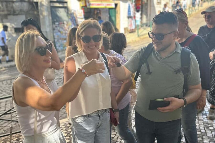 Lisbon: Private Tour with Locals - Historic neighborhoods and viewpoint time, without the crowd pressure
