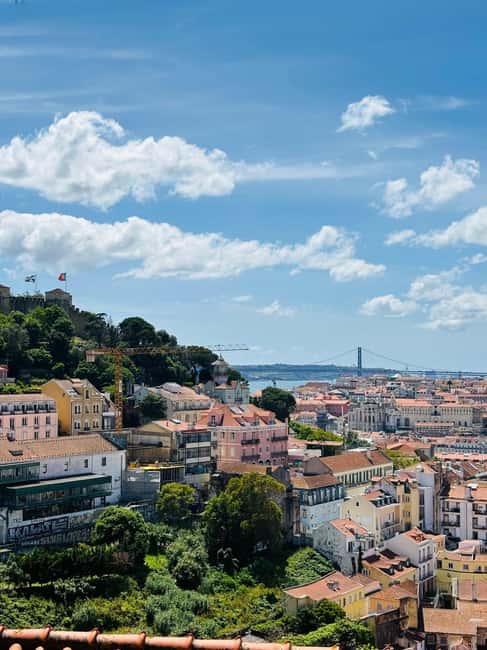 Lisbon: Private Tour with Locals - Timing, planning, and what to wear for a downhill route