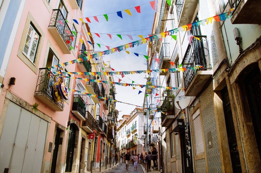 Lisbon: Private Tour with Locals – Highlights & Hidden Gems - Highlights & Hidden Corners You’ll Really Feel in 3 Hours
