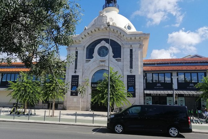 Lisbon Private Transfer to Airport - When to be cautious: timing, meeting points, and unusual luggage