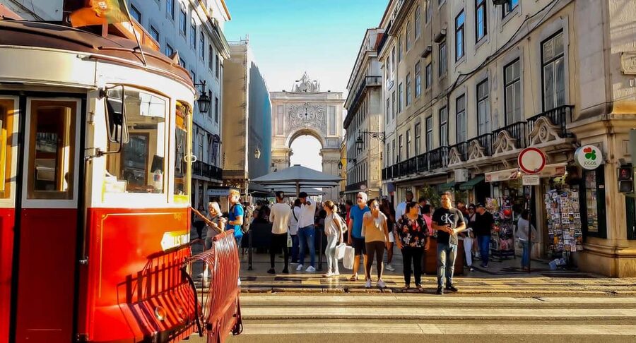 Lisbon: Private Tuk-Tuk City Tour With Local Guide - Old-town streets to Praça do Comércio: seeing the city widen