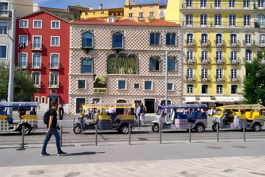 Lisbon: Private Tuk Tuk Sightseeing Tour & Historic Stories - Key points to know before you ride