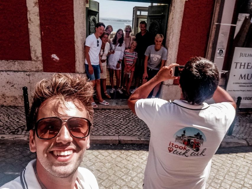 Lisbon: Private Tuk-Tuk Tour - Portas do Sol and Senhora do Monte viewpoints: the best payoffs for short time