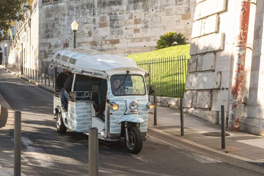 Lisbon: Private Tuk Tuk Tour (Alfama, Bairro Alto, Belém) - Meeting at Av. da Liberdade: getting off to a smooth start