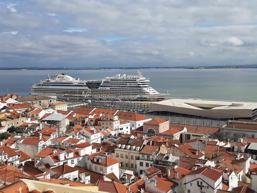 Lisbon: Private Tuk-Tuk Tour for 2 hours - Seven Hills Viewpoints: Santa Luzia, Portas do Sol, Senhora do Monte