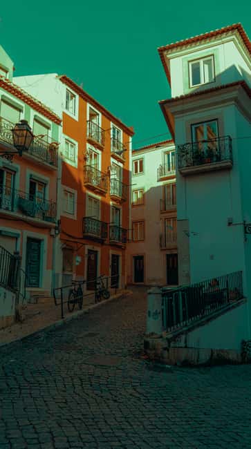 Lisbon: Private Tuk-Tuk Tour of Old Town & Scenic Viewpoints - Miradouro da Senhora do Monte: the classic high-view moment