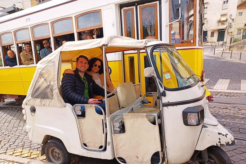Lisbon: Private Tuk-Tuk Tour with Local Guide - Descending toward the city center: why the ride down feels different