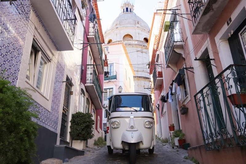 Lisbon: Private Tuk-Tuk Tour with Local Guide - Meeting point and first impressions at Av. da Liberdade