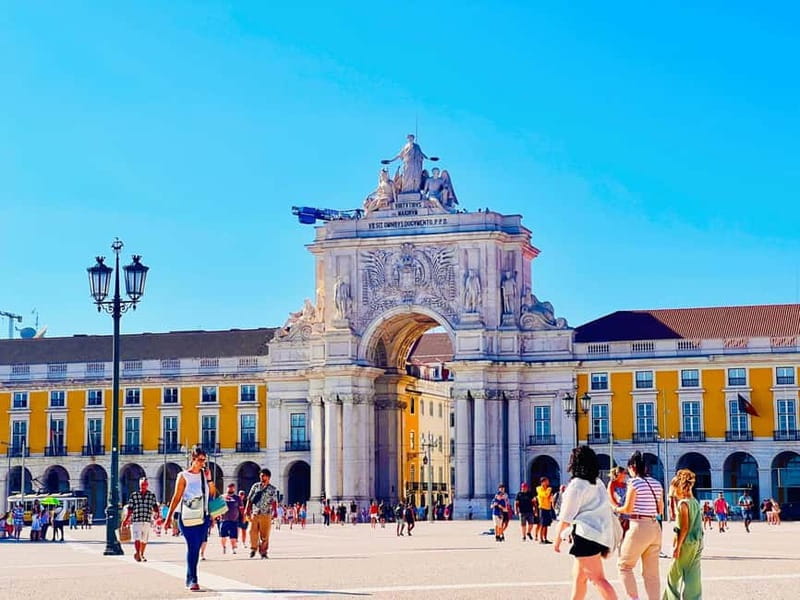 Lisbon: Private Tuk Tuk Tour with Polaroid Photos - Photo stops with Polaroids: bringing Lisbon home