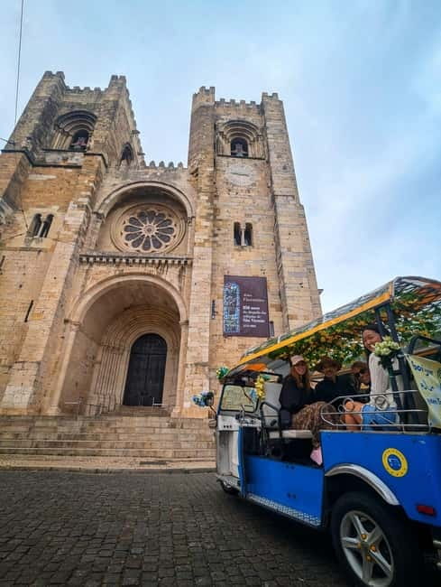 Lisbon: Private Tuk Tuk Tour with Polaroid Photos - Timing, traffic, and how long to book