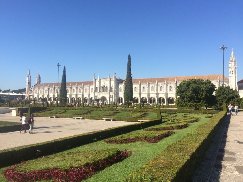 Lisbon: Private walking tour - Praça do Comércio: Tagus Views and the Power Center by the Water